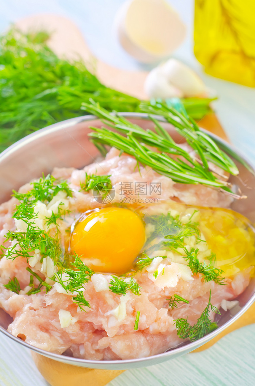 分钟肉厨房鸡茸玻璃烹饪桌子家禽食谱屠夫胸部碎肉图片