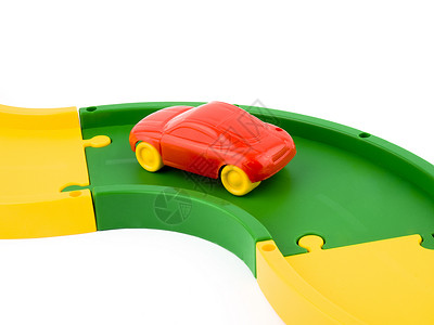 红色玩具车车轮塑料黄色绿色背景图片