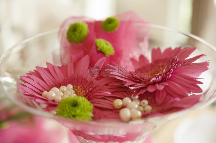 花花装饰珍珠玻璃绿色粉色白色桌子派对婚姻婚礼图片