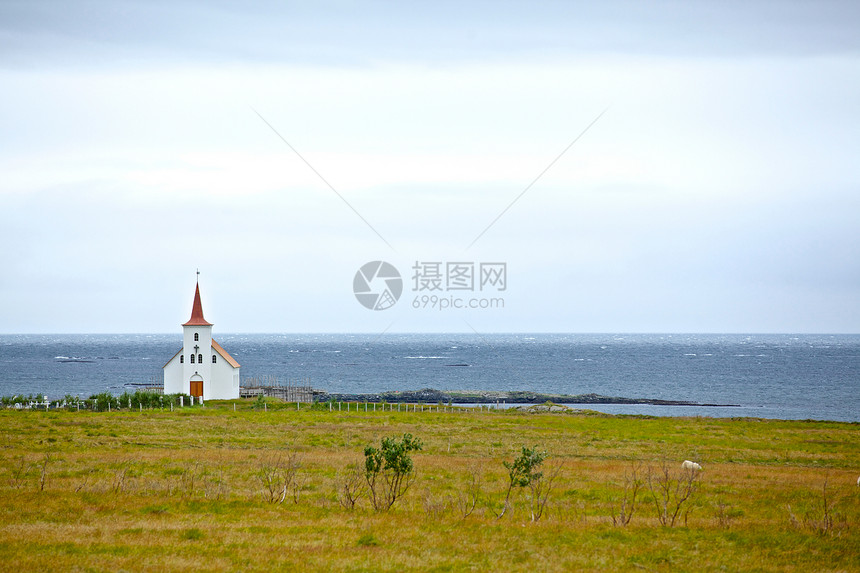 冰地上的教堂宗教戏剧性地标石头蓝色建筑自然公园草地景点风景图片