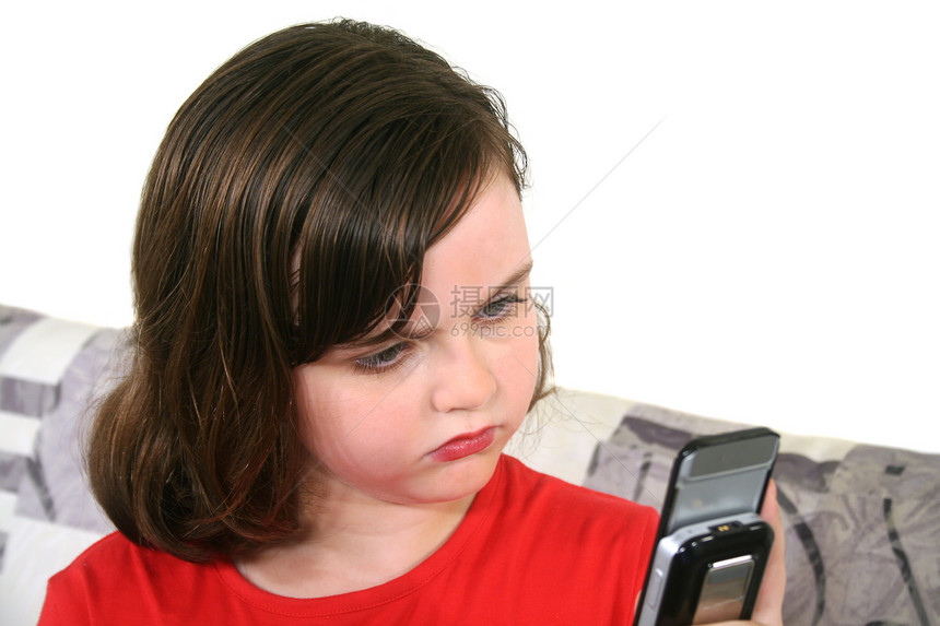 儿童使用手机1图片