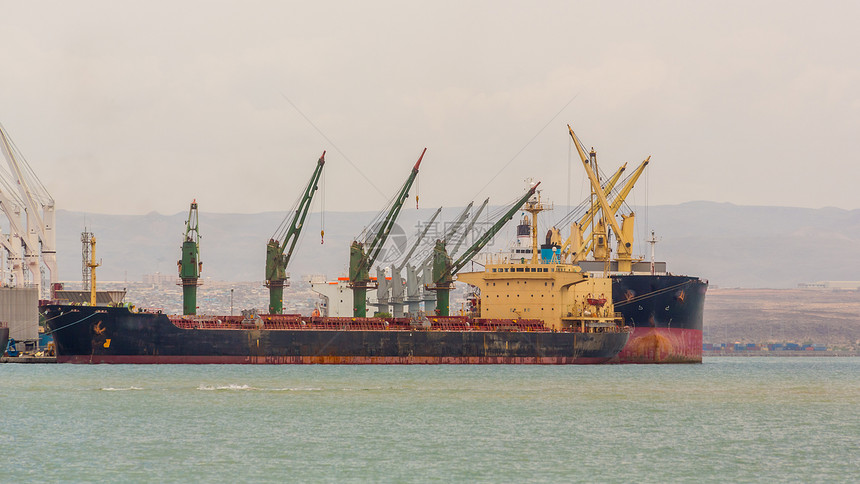 吉布提港船舶船运运输机械血管起重机货物海洋港口机器图片