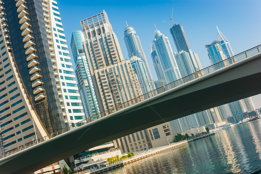 阿联酋迪拜高楼建筑和街道生长天空酒店景观城市窗户建筑学假期生活旅行图片