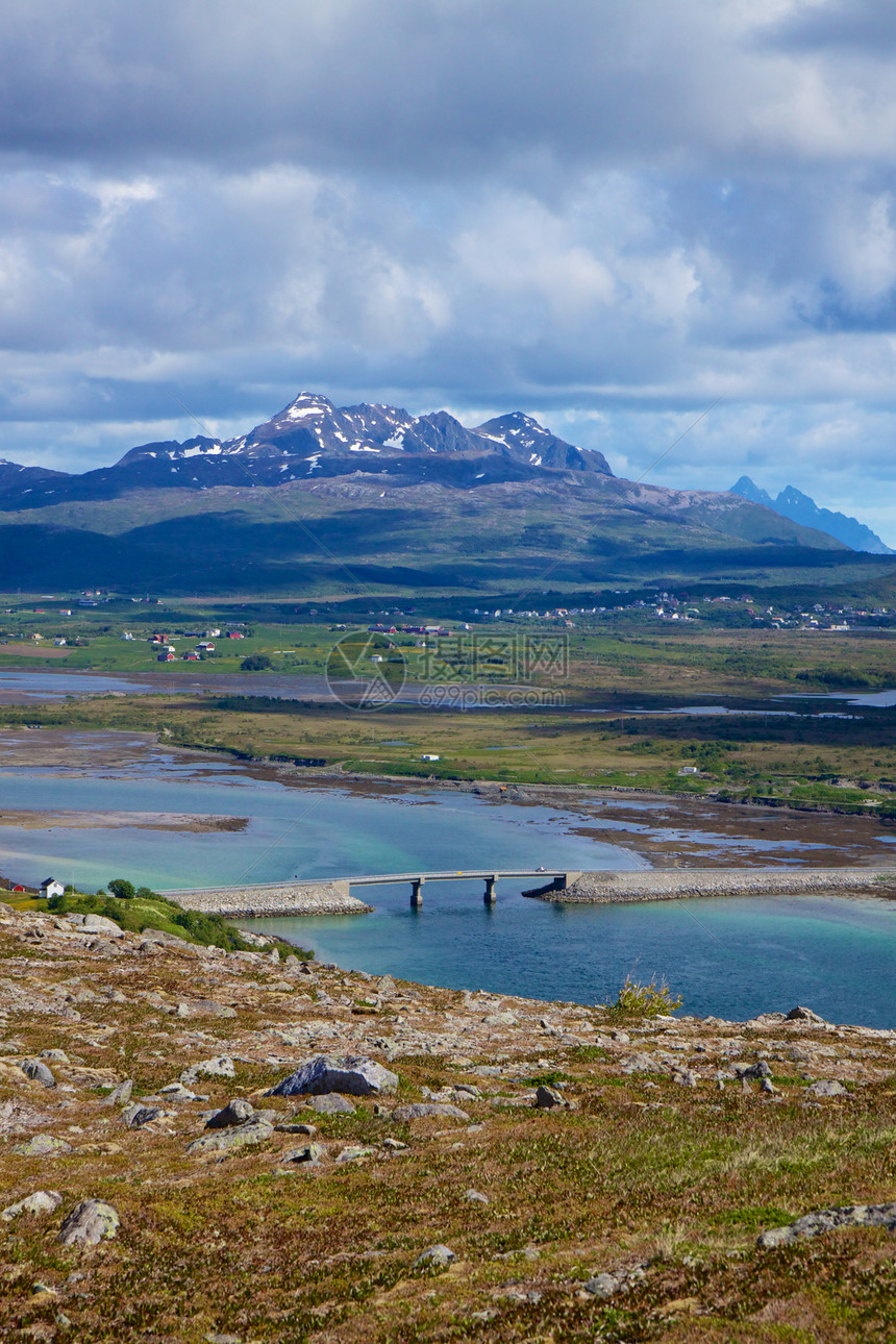 lofoten 宝箱海岸海岸线蓝色风景村庄全景山脉海洋峡湾山峰图片