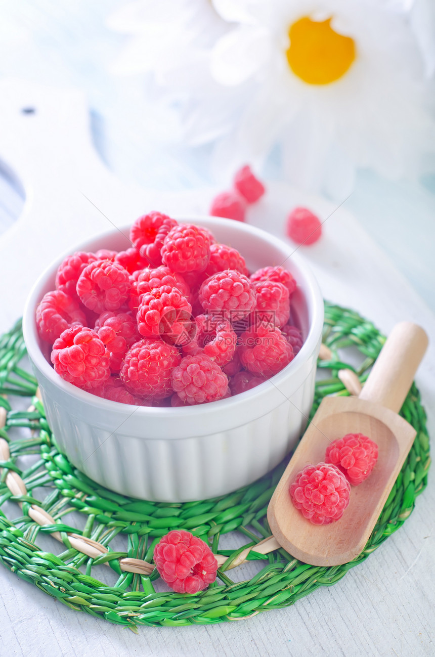 树莓草莓桌子盘子营养团体果味杂货饮食美食明胶果汁图片