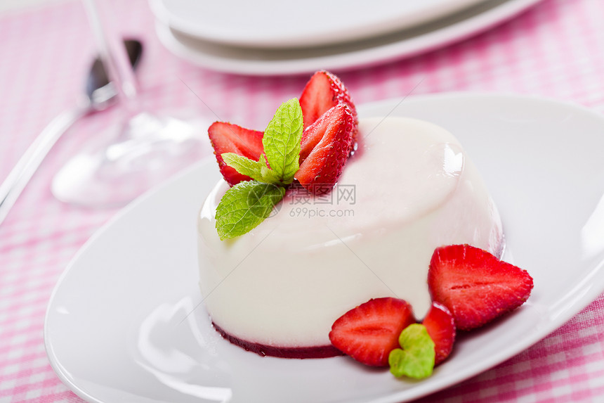草莓水果红色绿色甜点白色食物美食家草药薄荷奶油图片