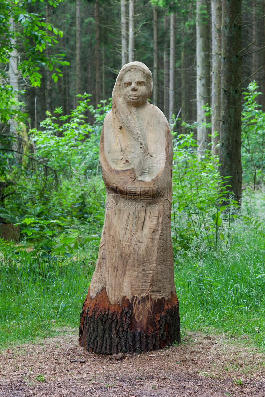 女人的木雕像图片