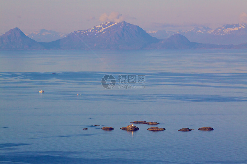 挪威的海岸线海洋山脉山顶灯塔峡湾海景风景胰岛全景岛屿图片