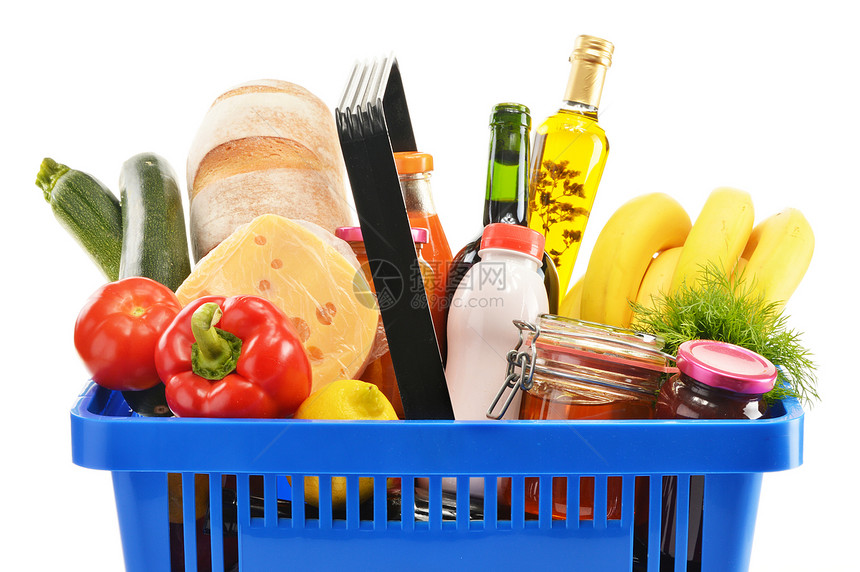 配有各种杂货食品的塑料购物篮零售奶制品瓶子市场水果均衡贸易销售价格食物图片