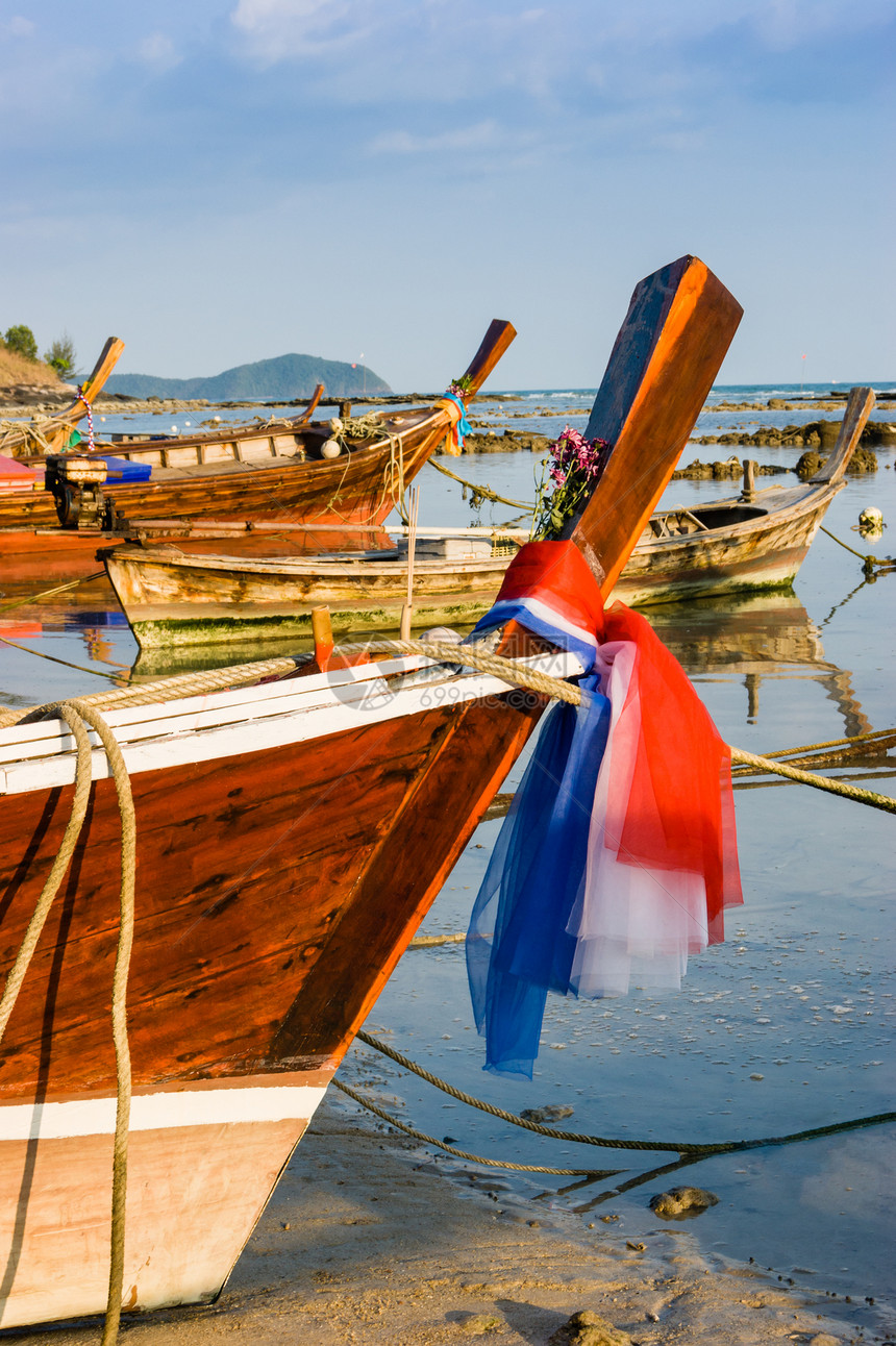 泰国海上渔船在泰国的海岸场景旅行气候支撑游客尾巴海滩地平线天际海洋图片