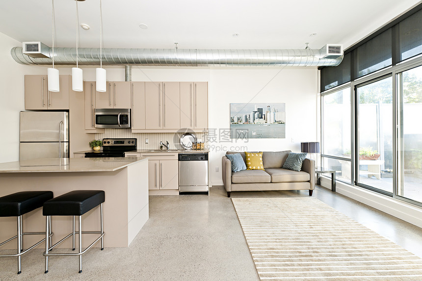 现代公寓厨房和客厅地面家具装饰凳子阁楼晴天地毯风格房地产窗户图片