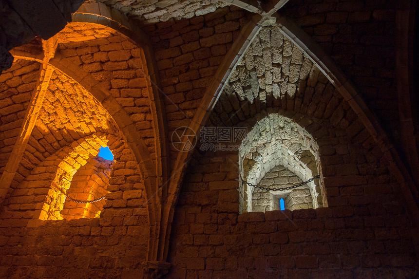 古老的十字军在以色列凯撒堡垒历史建筑学窗户石头城堡考古学古董城市防御旅游图片