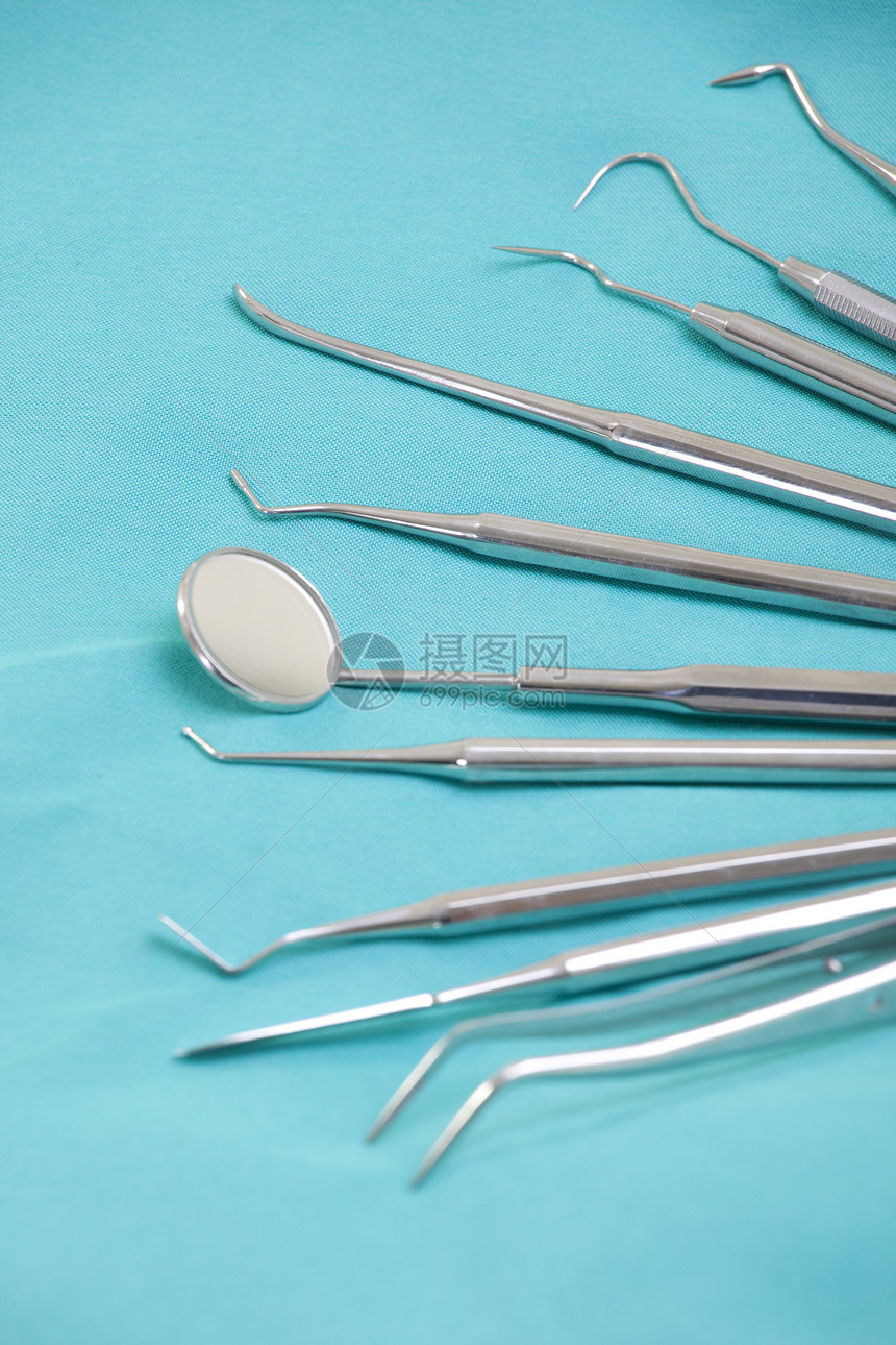 一套用于牙齿牙牙牙牙科护理的金属医疗设备工具雕刻师手术卫生镜子探险家牙科矫正外科镊子诊所图片