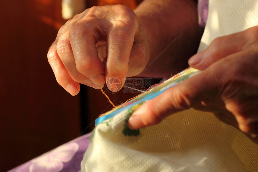 刺绣红色针线活爱好女性缝纫棉布蓝色黄色羊毛祖母图片