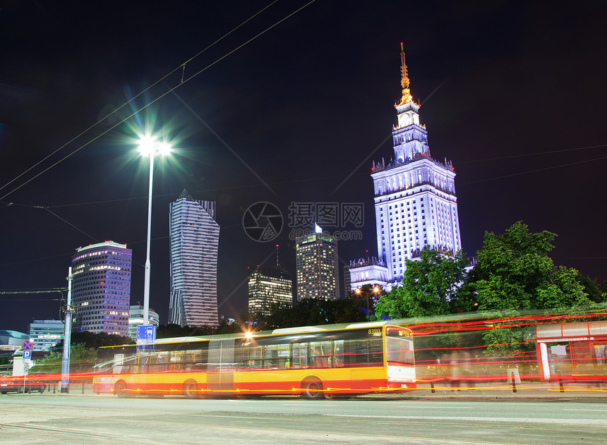 波兰华沙 波兰市中心天际 晚上首都建筑学景观景点历史地标旅游历史性公共汽车科学图片