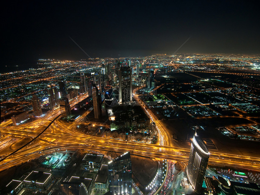 迪拜夜幕时的摩天大楼 从看望处查看 阿拉伯联合酋长国哈里发城市景观金属建筑物建筑天空海湾建造玻璃图片