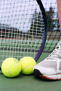 户外网鞋素材带有玩家腿的网球对象背景