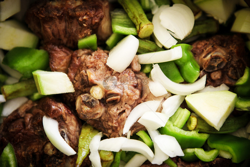 混合蔬菜的羊肉炖菜营养食物烹饪土豆勺子钢包晚餐水平羊肉洋葱图片