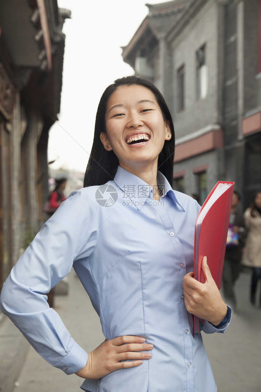 中国北京五海市年轻女商务人士微笑着笑图片