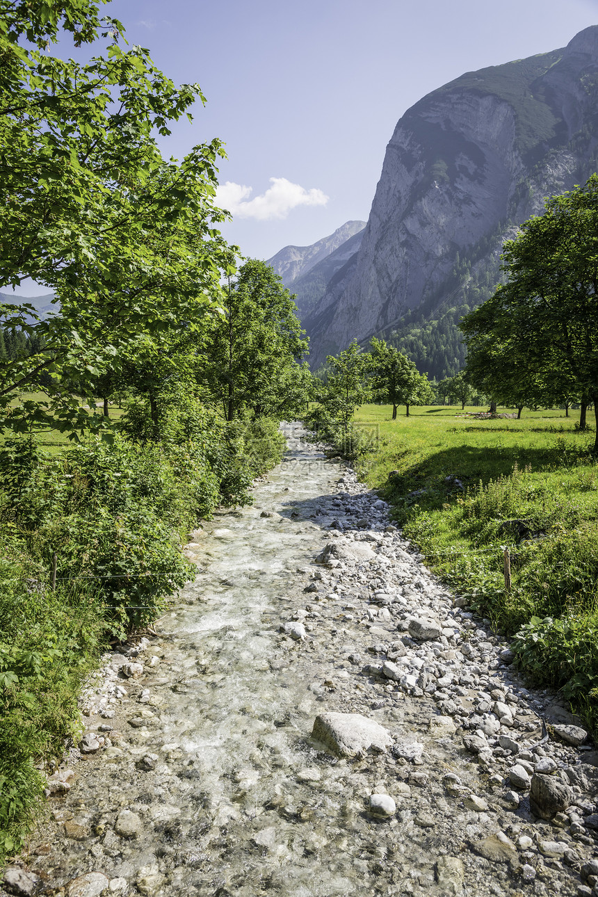 奥地利阿尔卑斯山河图片