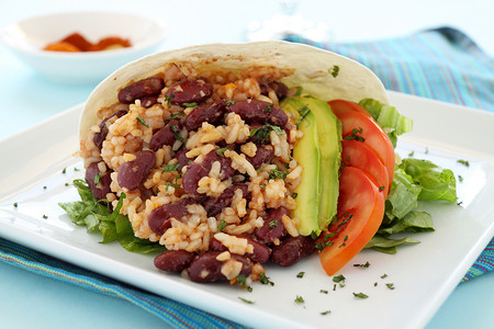 墨西哥辣椒玉米粉牛肉美食午餐香料薄荷香菜食物烹饪营养餐巾健康高清图片素材