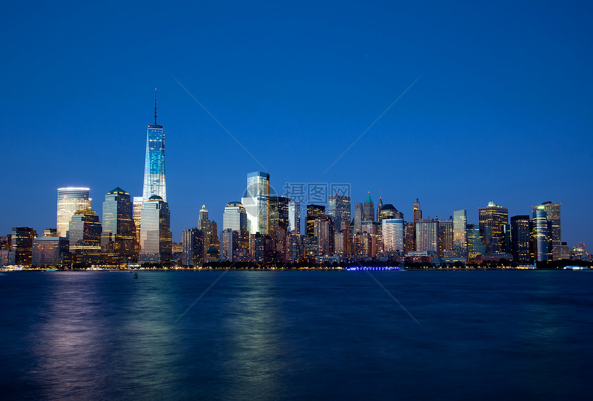 新的自由塔楼和下曼哈顿夜中天线摩天大楼旅行建筑学建筑蓝色城市商业地标天际办公室图片