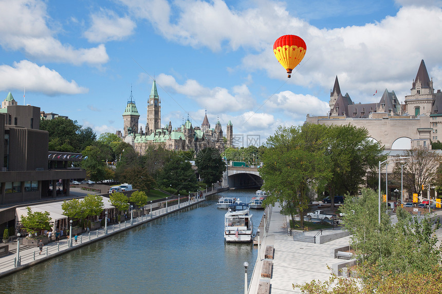 加拿大议会和Rideau运河反思气球巡航天线空气镜子图片
