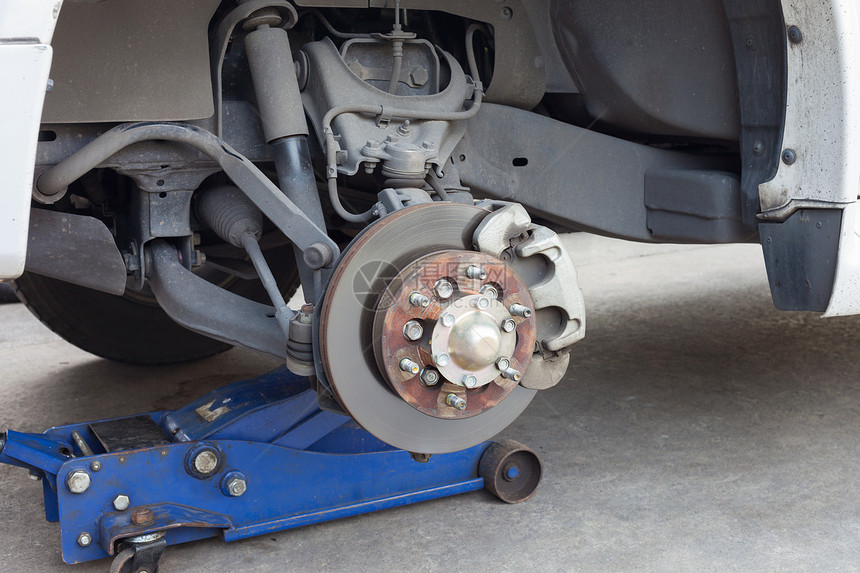 制动磁盘和车轮枢纽的细节轮缘金属安全汽车检查转子圆形光盘服务休息图片