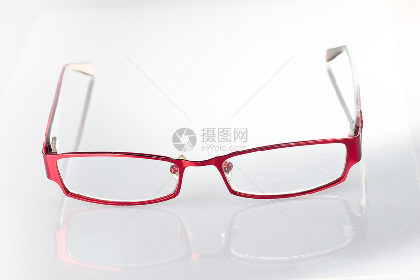 白色上的红镜反射框架光学眼镜阅读塑料镜片眼睛黑色图片