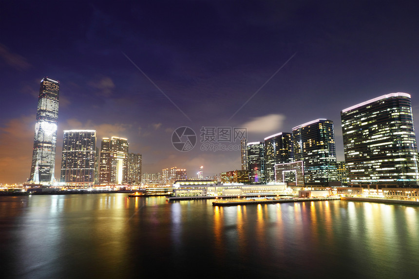 夜里九龙摩天大楼半岛办公室建筑景观市中心金融港口商业城市图片
