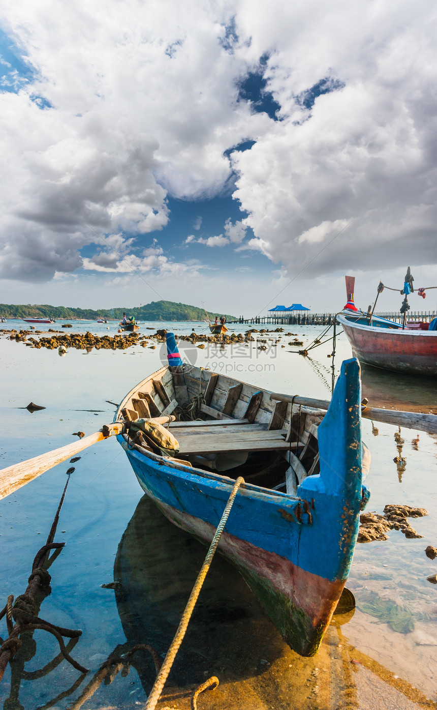 泰国海上渔船在泰国的海岸地平线海滩蓝色尾巴热带海洋气候支撑假期天空图片