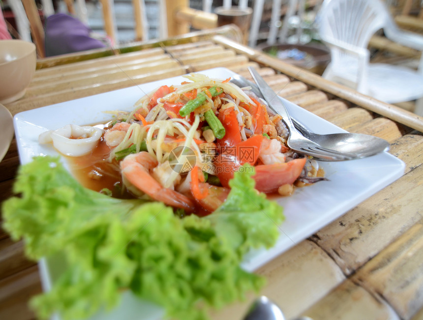 泰国木薯沙拉辣辣辣 混合蔬菜和海鲜图片