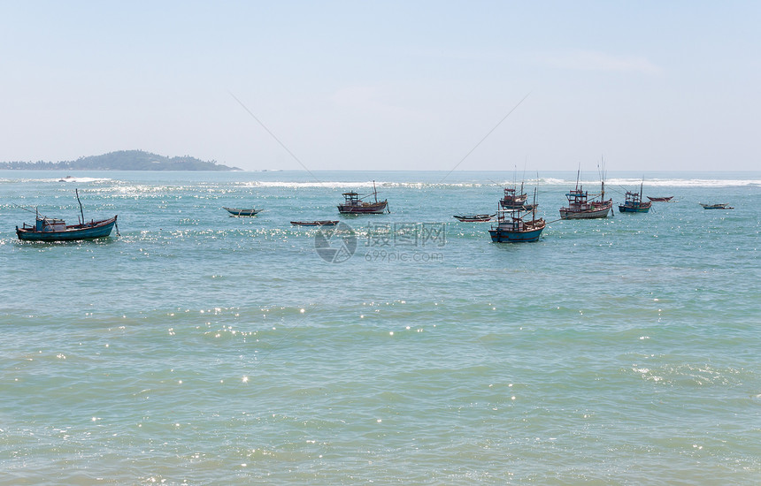印度洋上的鱼船钓鱼太阳渔夫海洋反射海岸图片