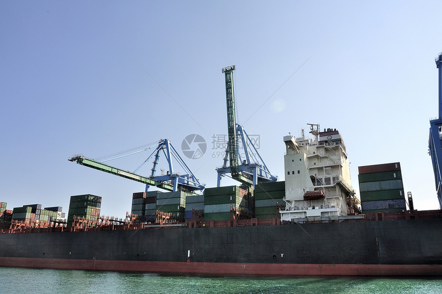 将集装箱运至Quy货物船厂货运进口后勤马赛货轮城市码头运输图片