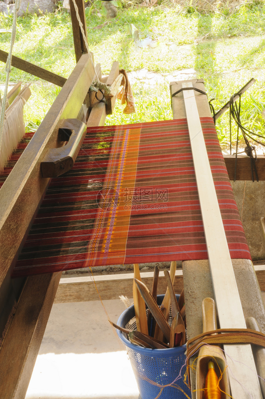 古老的织布布纺织品传统纤维色调手工红色衣服绿色白色收藏图片