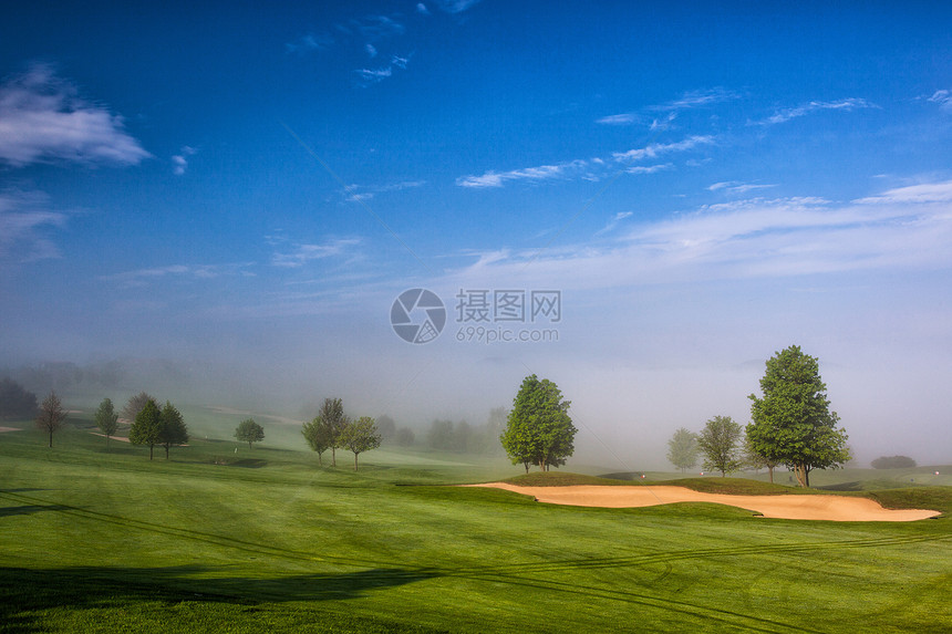 山上高尔夫球场爱好高尔夫球圆圈游戏俱乐部掩体推杆竞赛奢华绿色图片