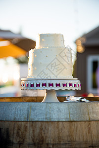 婚礼蛋糕招待会接待白色紫色婚宴甜点派对糖果庆典结婚日背景图片
