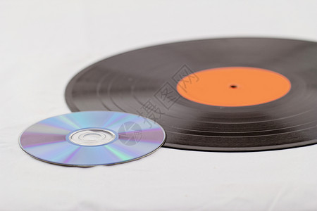 CD专辑乙烯唱片和CD硬件记录贮存塑料材料磁盘水平留声机技术音乐背景