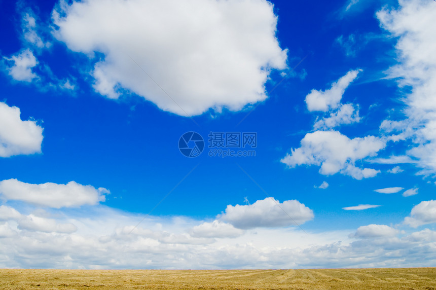 白色和蓝色地平线天际场地时间村庄阳光天堂农业农田耕地图片