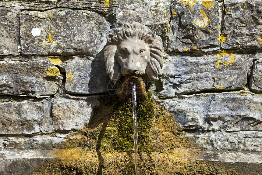 查利斯水井的狮子头饮酒不老泉旅游红色英语血泉狮子国家喷泉精神旅行花园图片