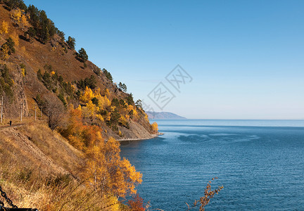 贝加尔湖的秋天世界上最古老 最深 水量最大的淡水湖假期旅行地标地平线场景荒野孤独国家爬坡观光背景图片