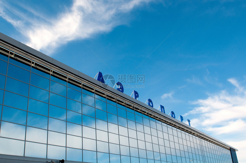 现代俄罗斯机场 有镜面墙旅行自由运输游客假期地平线航空日程客机飞机场图片