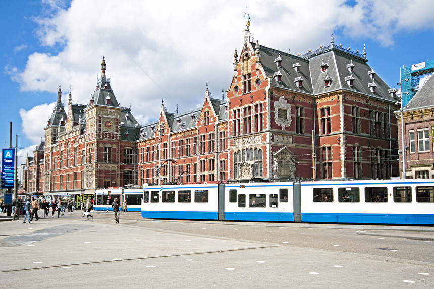 荷兰阿姆斯特丹中心站荷兰中央站游客传统旅行运输历史建筑石方晴天房子特丹图片