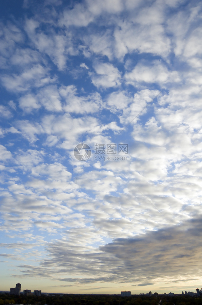 早晨黄色景观城市白色蓝色日出天空建筑图片