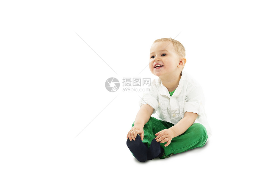 可爱的年轻男孩抱着脚趾图片