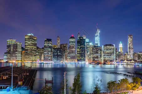 曼哈顿夜间天线摩天大楼公寓港口反射办公室城市正方形地标刮刀商业布鲁克林高清图片素材