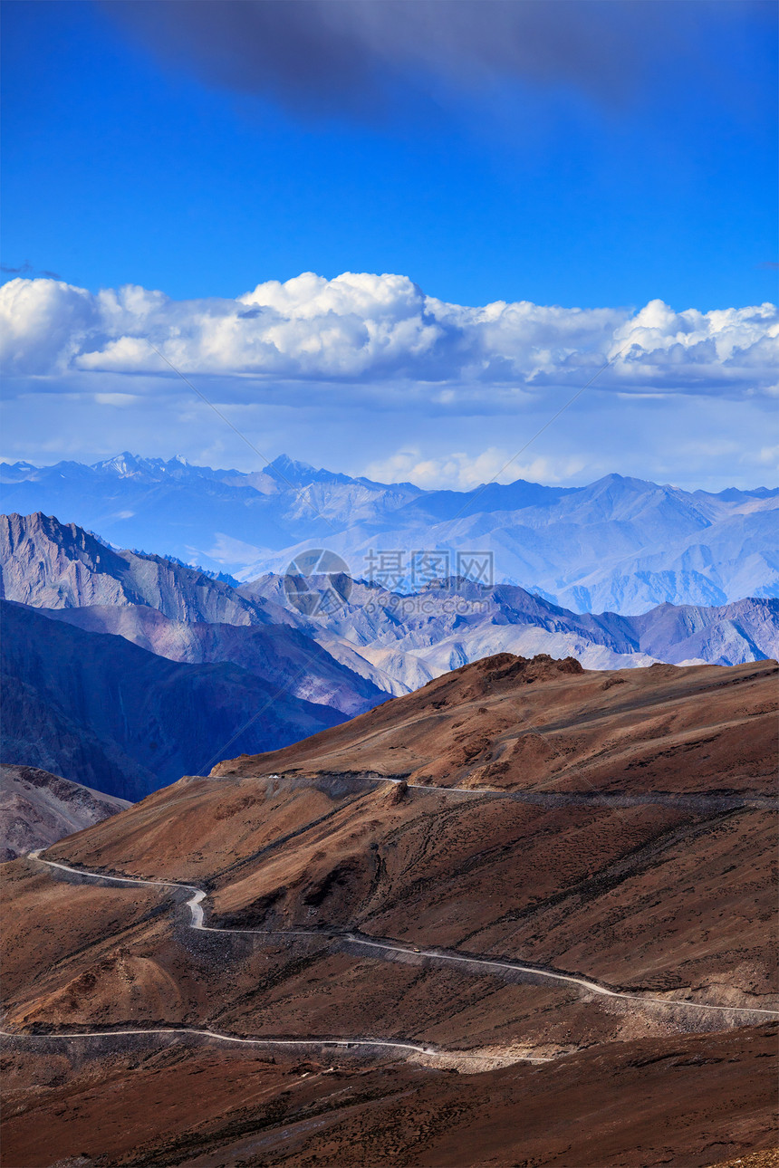 喜马拉雅山路山脉天空道路运输风景泥路小路旅行图片