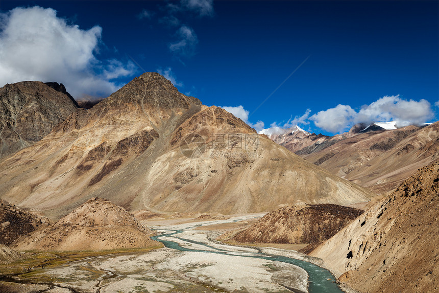 喜马拉雅地貌摩托车流动梧桐树山脉风景峡谷溪流旅行蓝色曲线图片