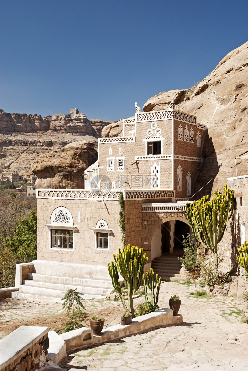 也门萨那附近的传统也门房子沙漠建筑物旅游建筑学丘陵外观乡村装饰风景家园图片