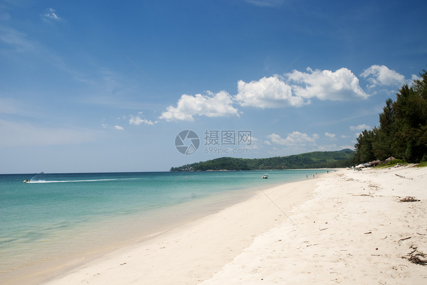 在泰国普吉附近的沙滩上旅行异国游客情调岛屿热带假期海滩旅游图片